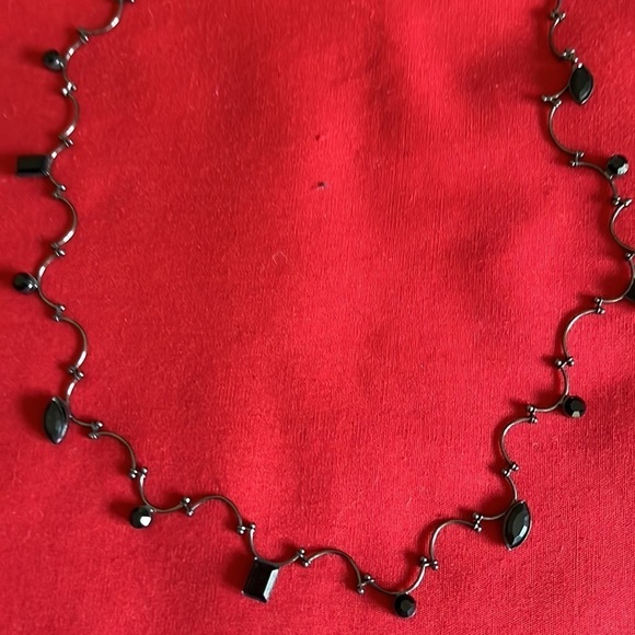 Anne Klein black small necklace. - Picture 2 of 5